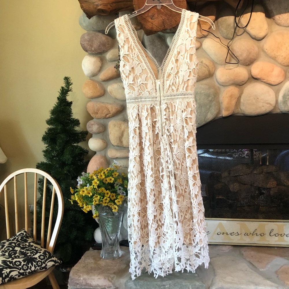Lace overlay V-Neck Dress in Ivory size small